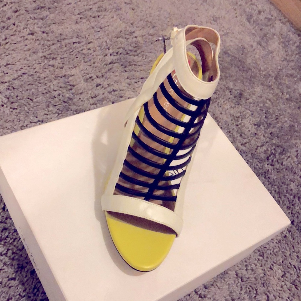 Women heels size 8